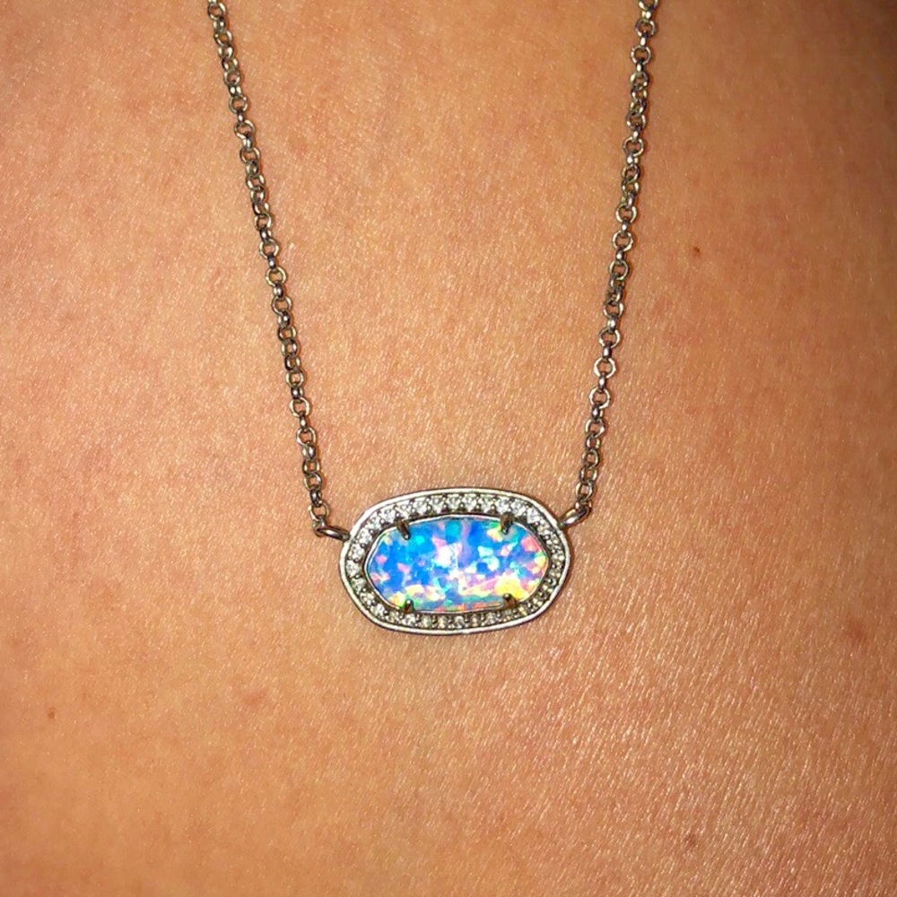 Kendra Scott necklace